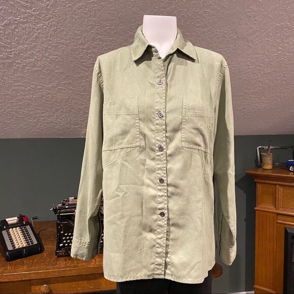 Chico’s Soft Moss Green Button Blouse 1 M - Picture 1 of 10